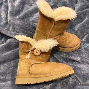 Toddler UGGS size 9 Girls/Boys Winter Boots